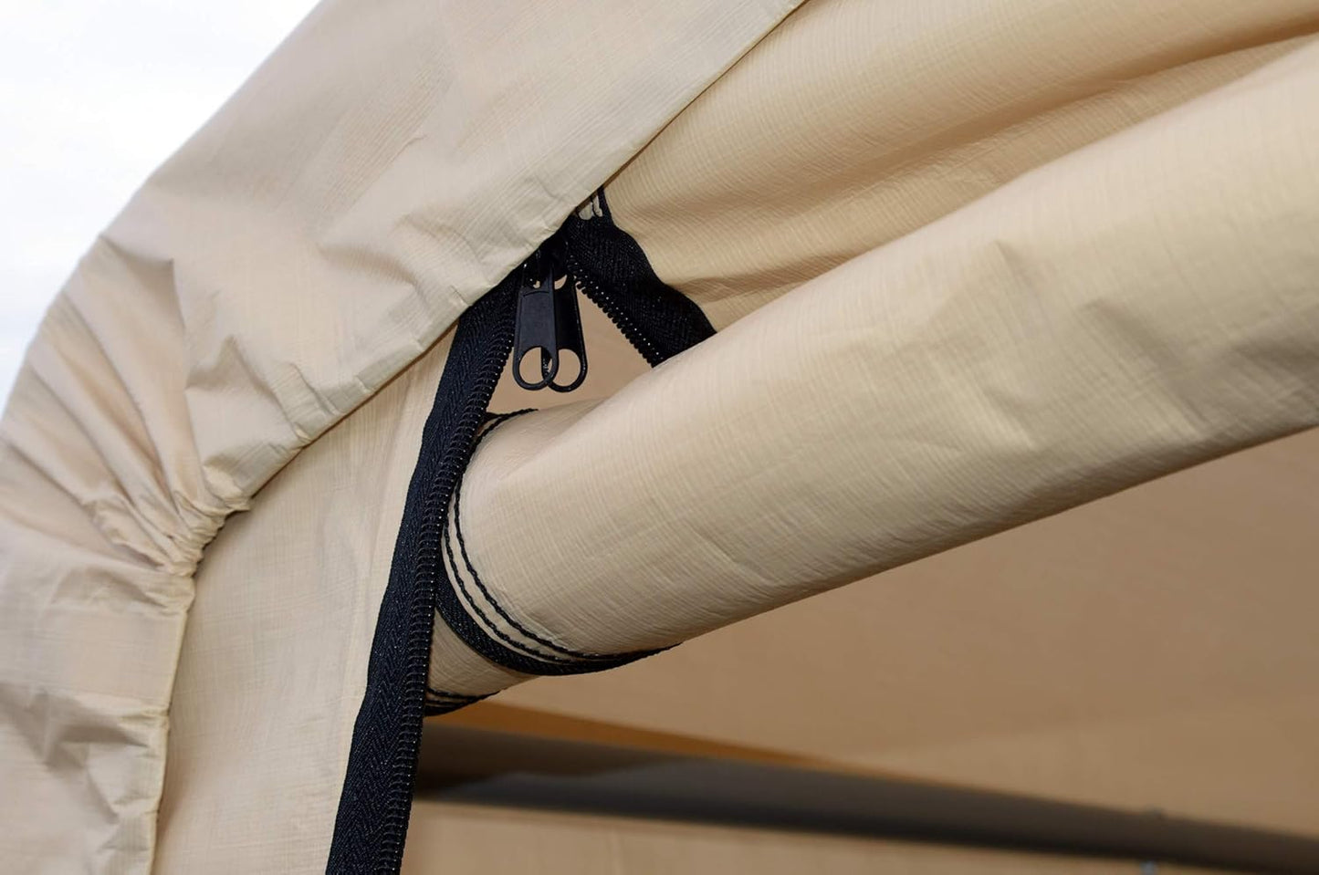 Outdoor Vehicle Shelter 🚙 – Safe & Sturdy Protection 🌟